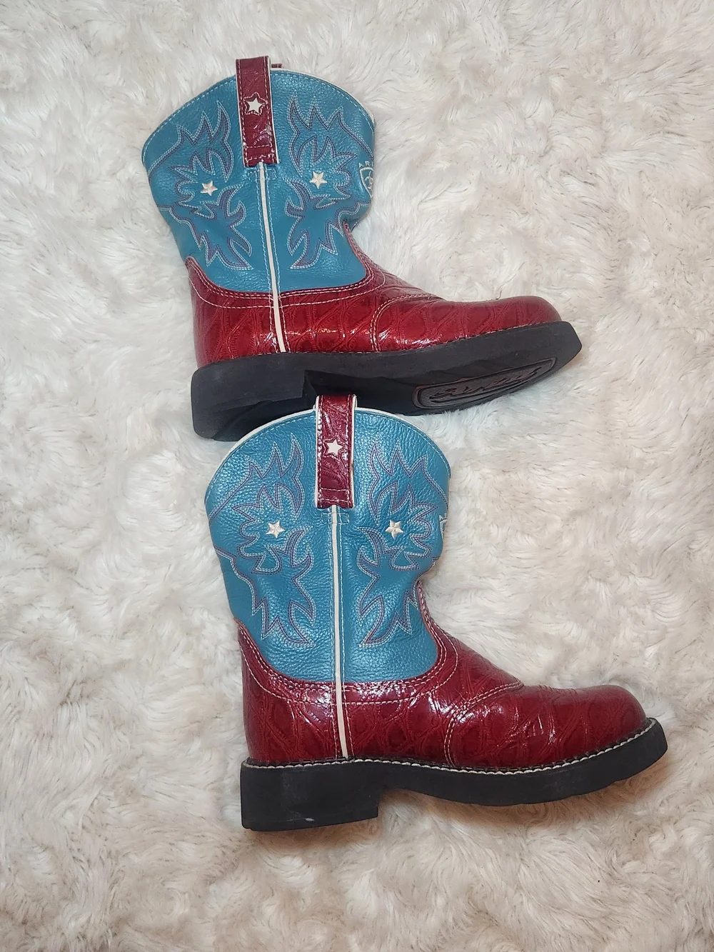 Ariat eye catching